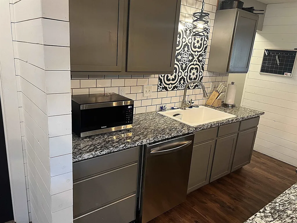704 N Washington Sedgwick KS 67135