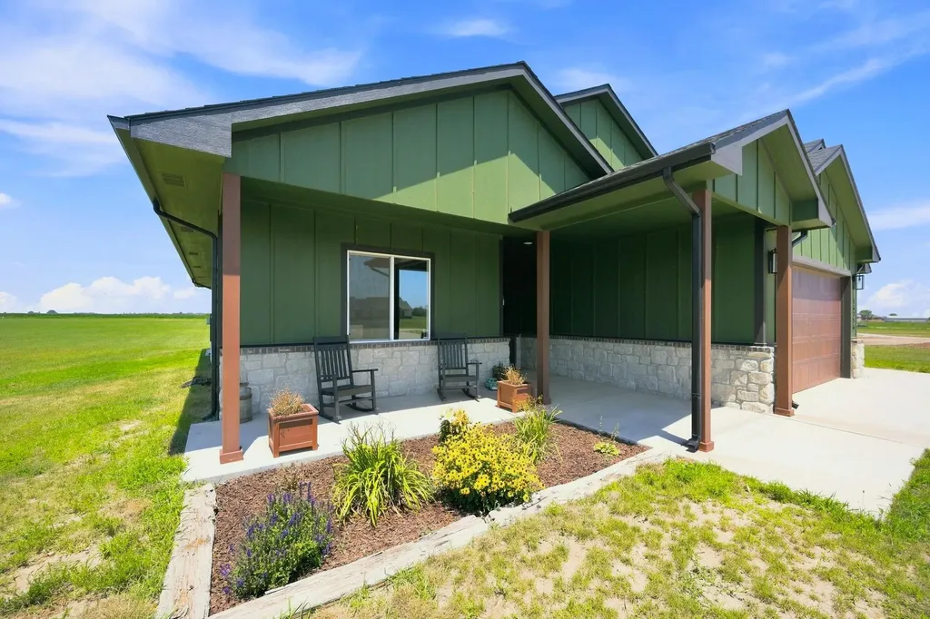 16356 NE 4th Cheney KS 67025