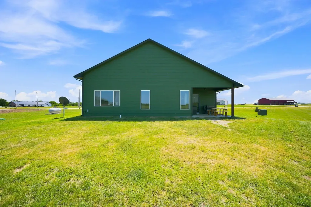 16356 NE 4th Cheney KS 67025