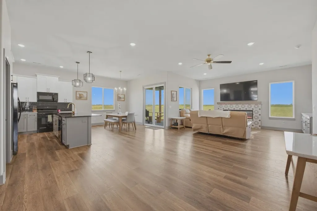 16356 NE 4th Cheney KS 67025