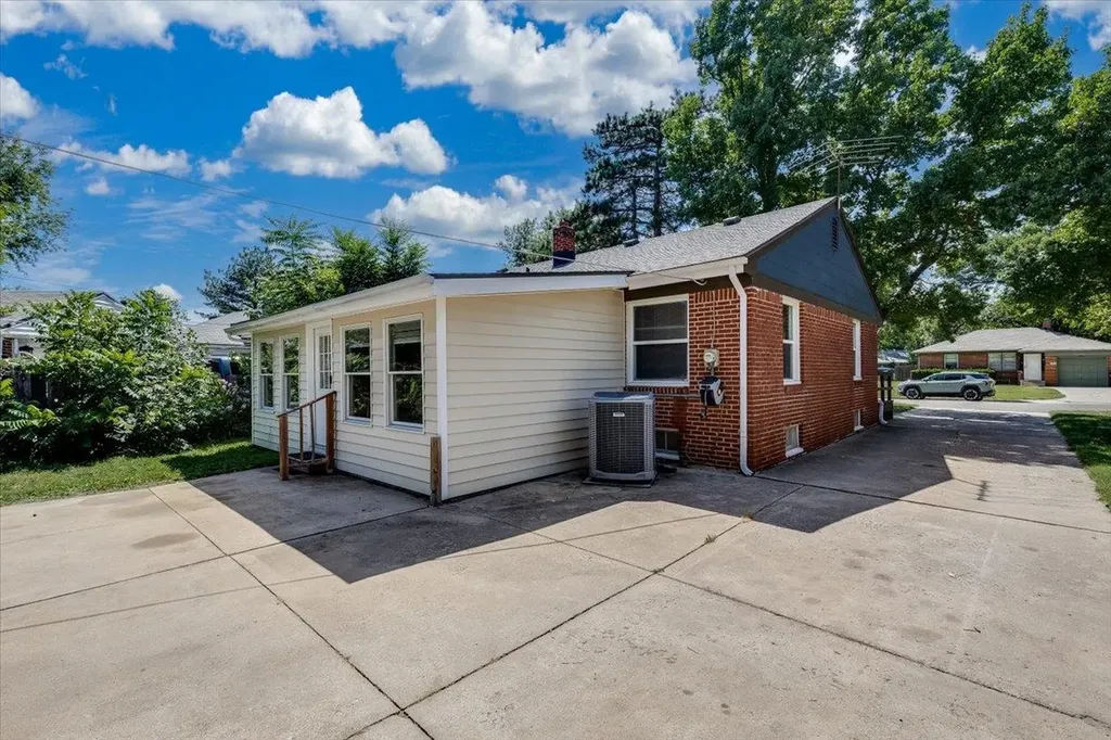 1920 S Fabrique Drive Wichita KS 67218-4736