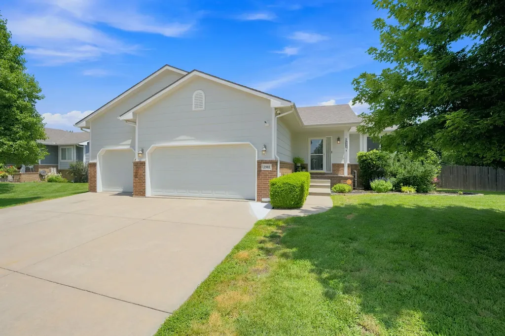 2502 S Lark Lane Wichita KS 67215