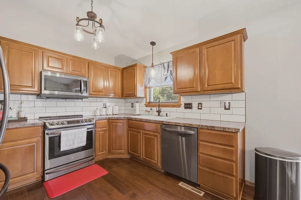 2502 S Lark Lane Wichita KS 67215