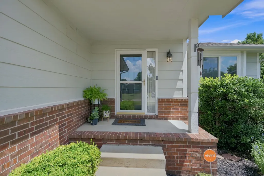 2502 S Lark Lane Wichita KS 67215