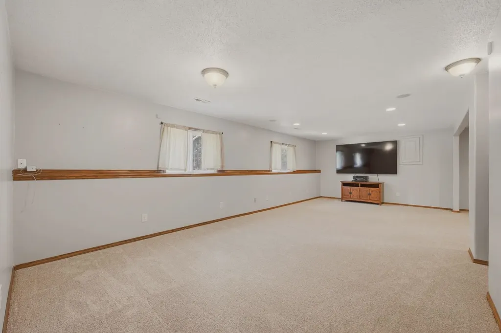 2502 S Lark Lane Wichita KS 67215