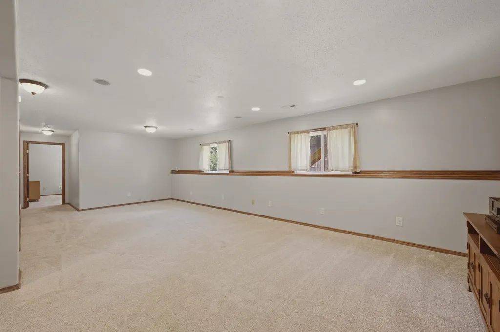 2502 S Lark Lane Wichita KS 67215