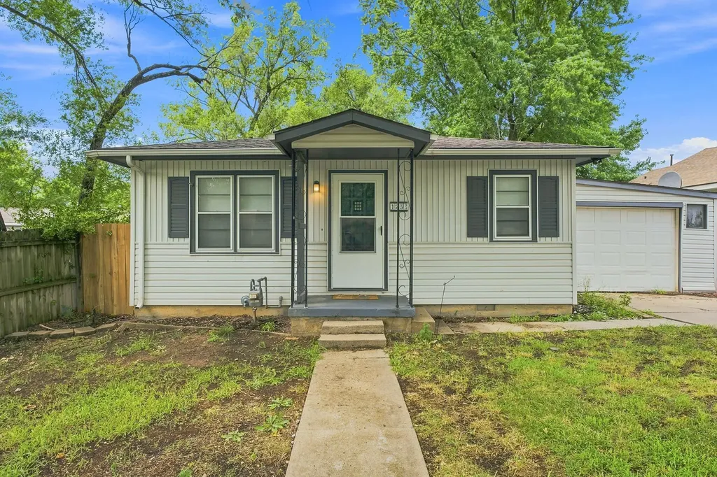 1233 N Money Street Augusta KS 67010