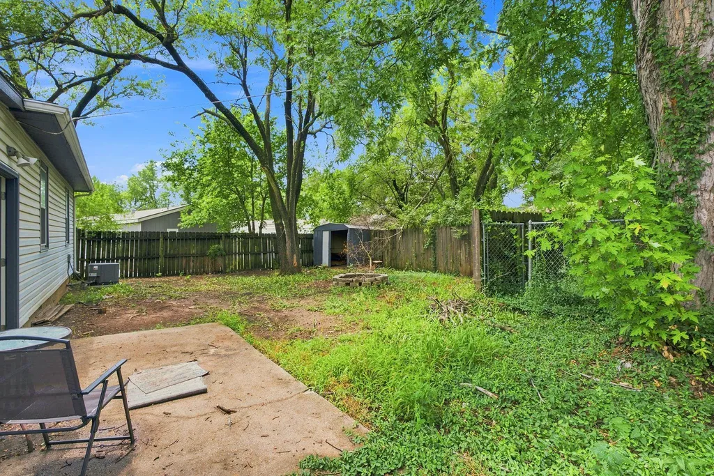 1233 N Money Street Augusta KS 67010