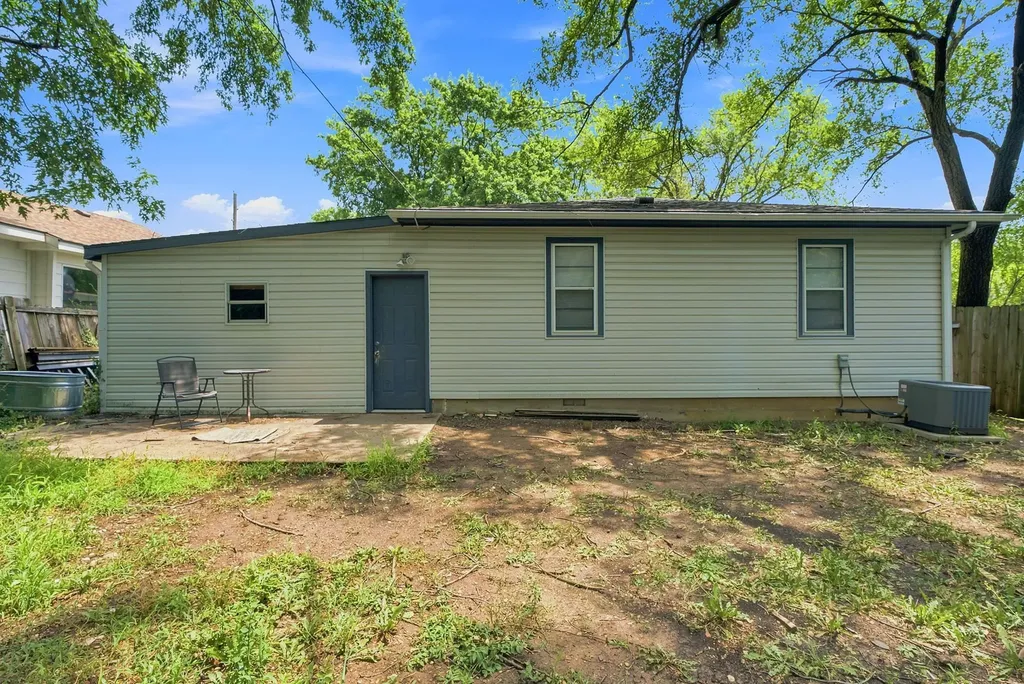 1233 N Money Street Augusta KS 67010