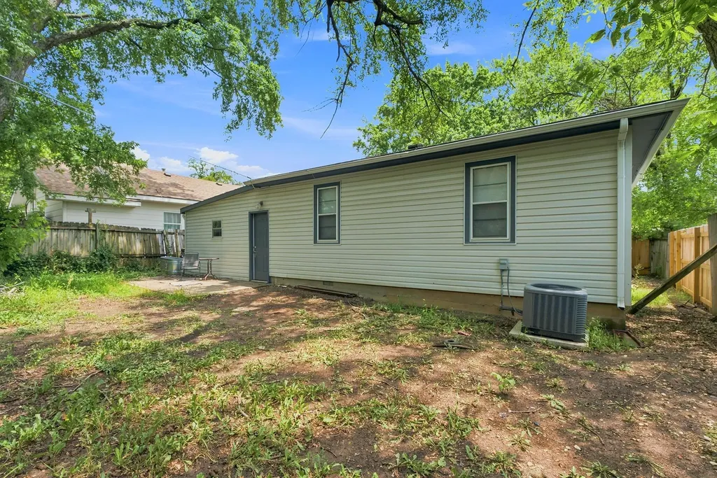 1233 N Money Street Augusta KS 67010