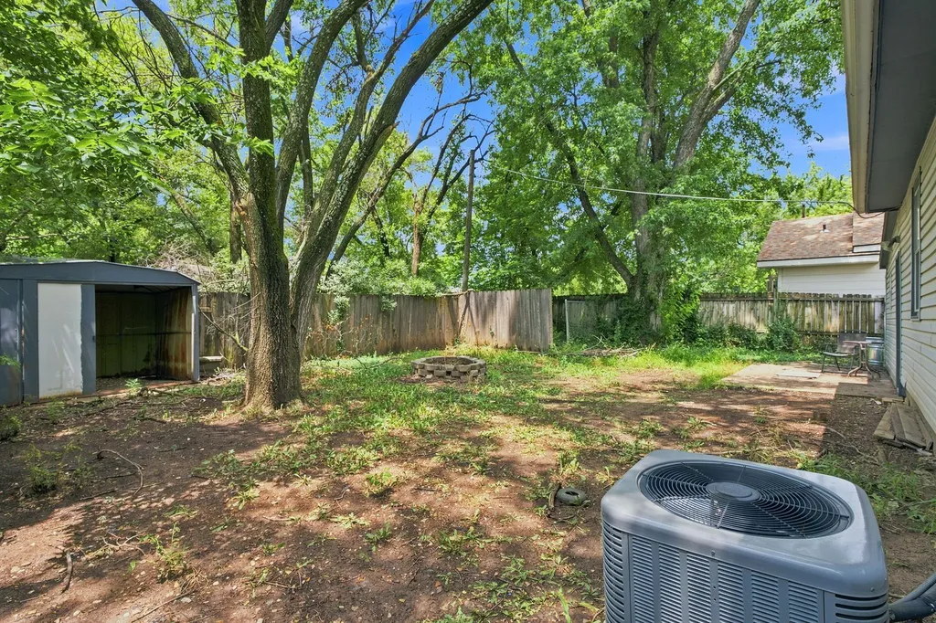 1233 N Money Street Augusta KS 67010