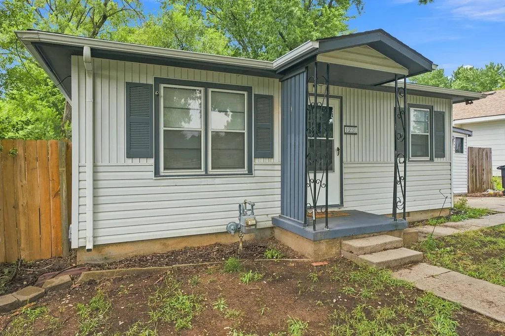 1233 N Money Street Augusta KS 67010