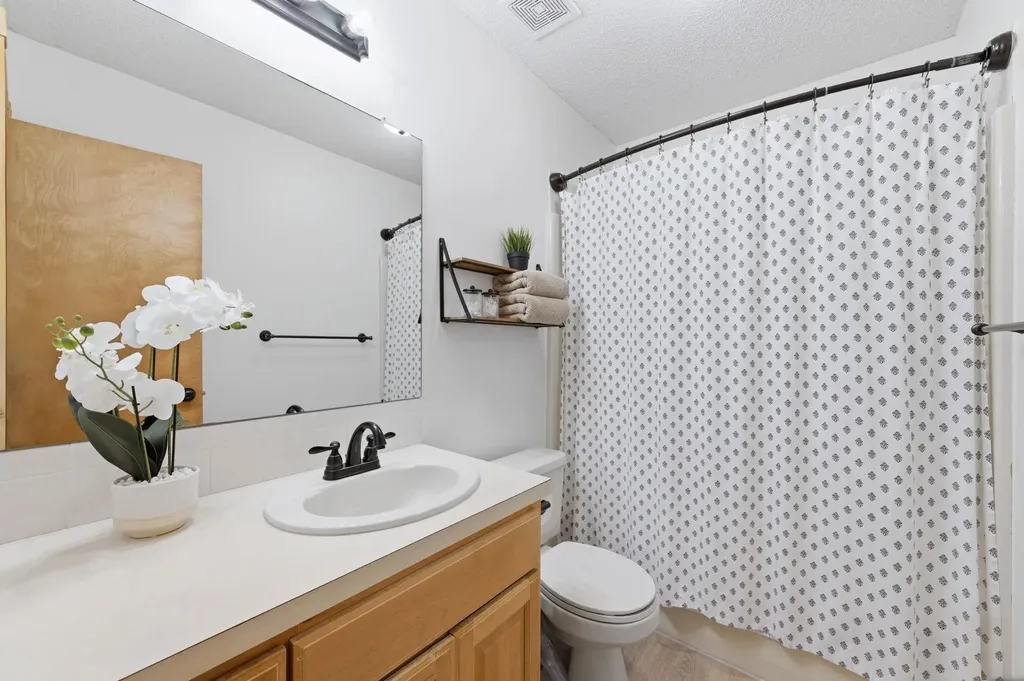 920 N Mountain Andover KS 67002