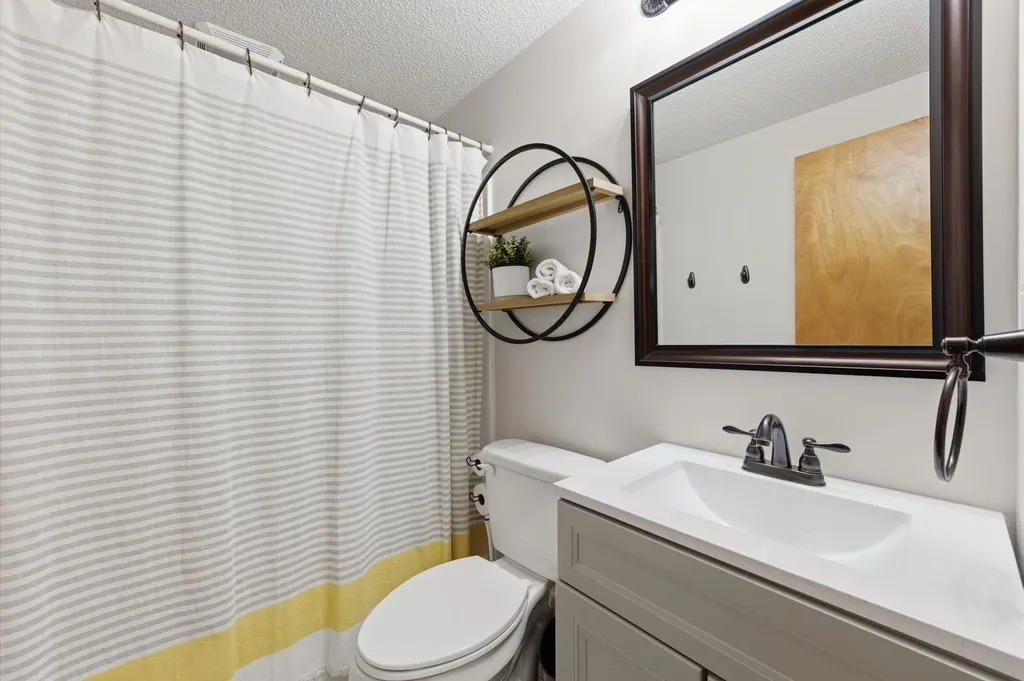 920 N Mountain Andover KS 67002