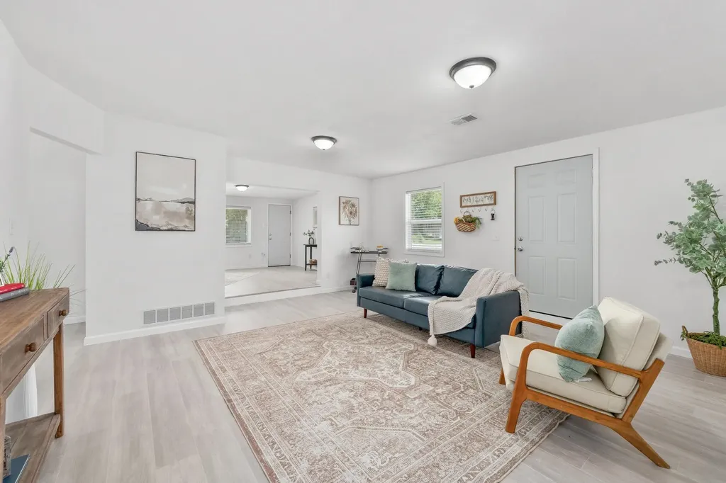 2811 W Maxwell Wichita KS 67217
