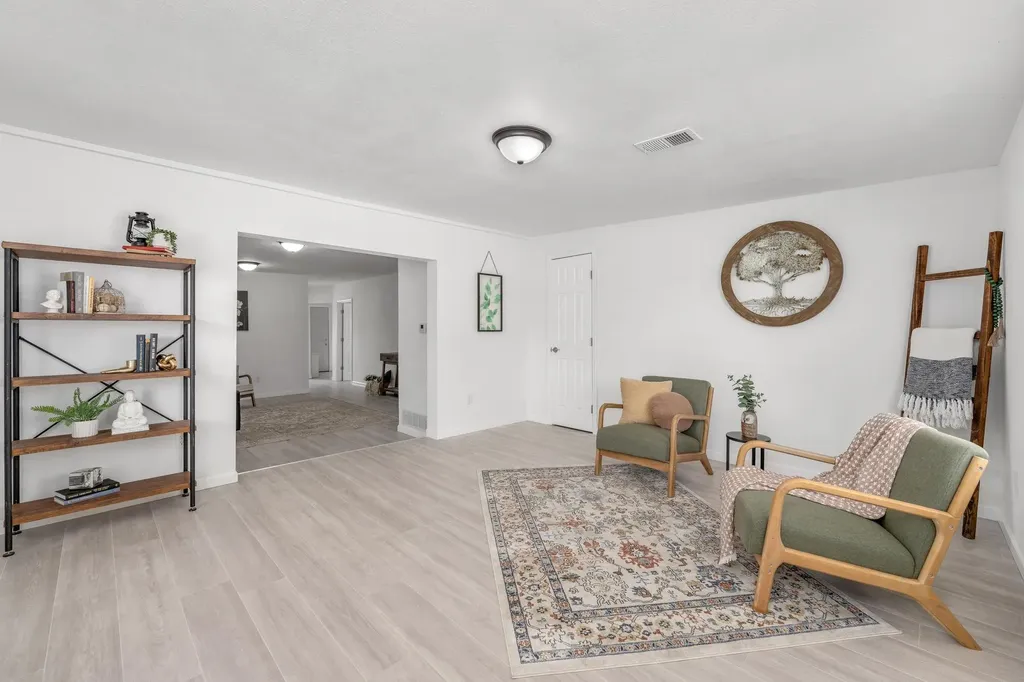 2811 W Maxwell Wichita KS 67217