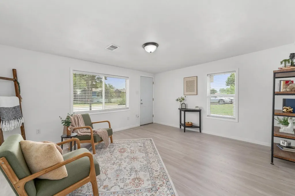 2811 W Maxwell Wichita KS 67217