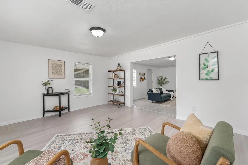2811 W Maxwell Wichita KS 67217