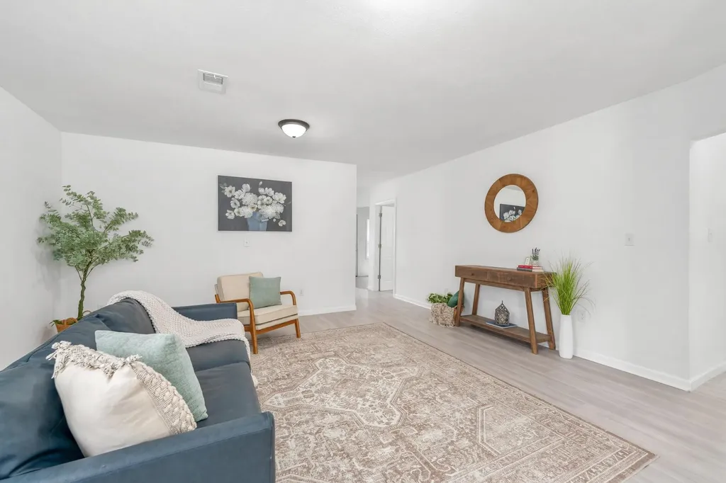 2811 W Maxwell Wichita KS 67217