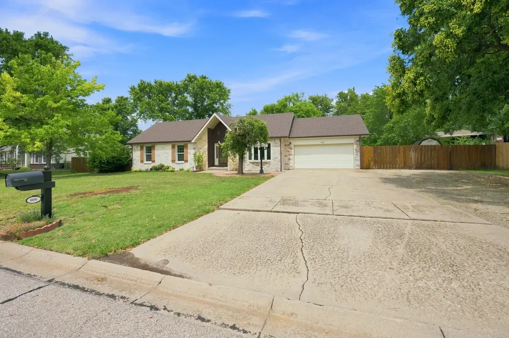 608 E Meadow Road El Dorado KS 67042