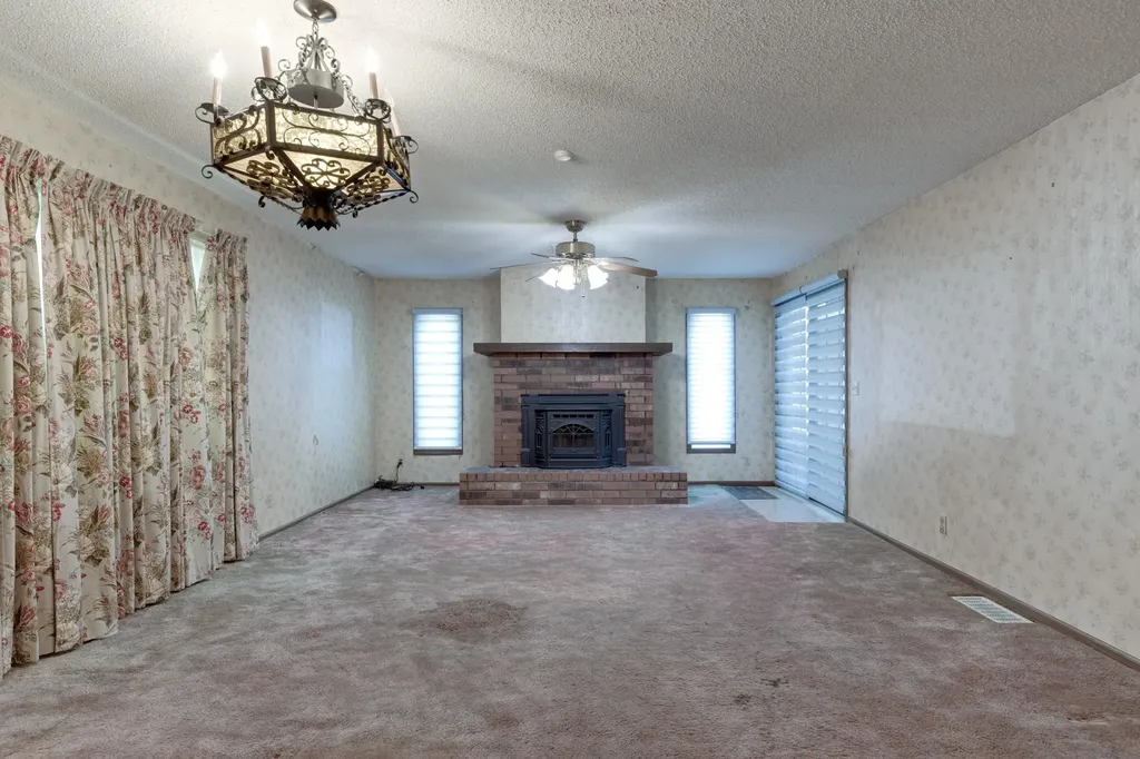 2656 N Poplar Street Wichita KS 67219