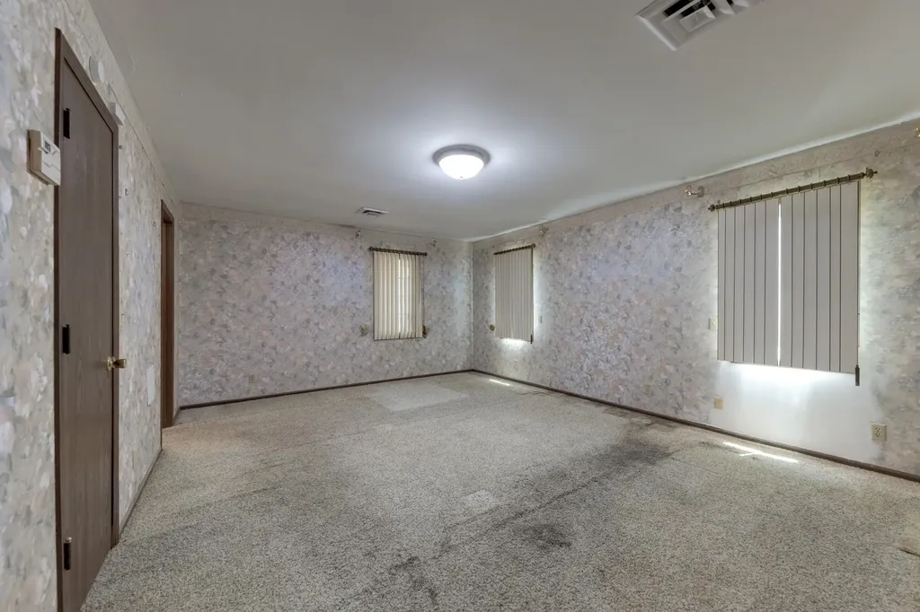 2656 N Poplar Street Wichita KS 67219