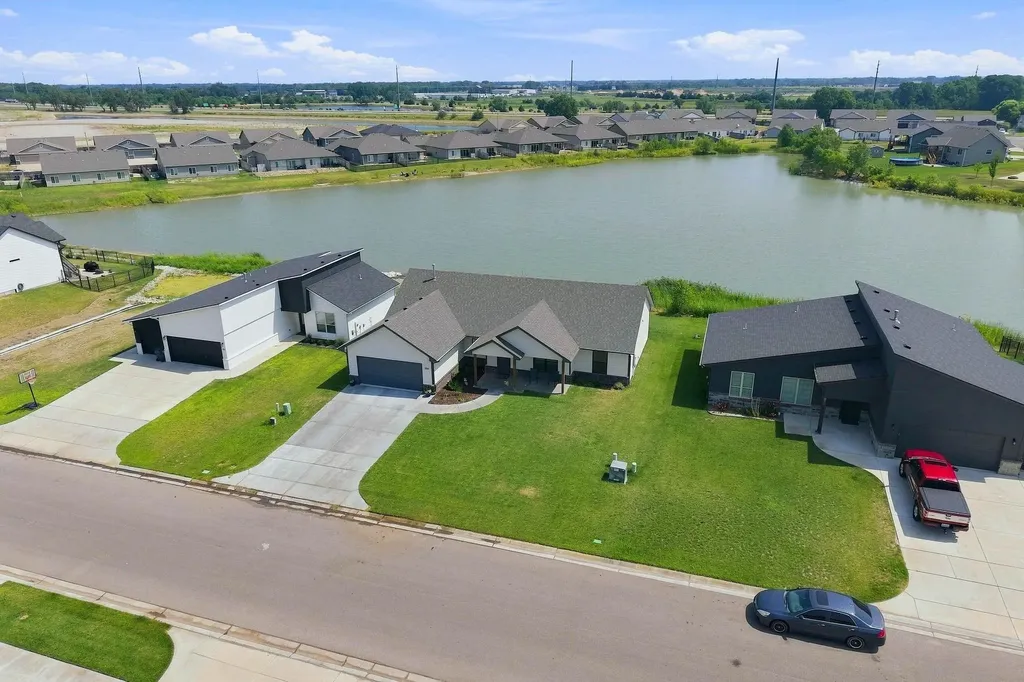 506 S Sweetwater Road Maize KS 67101