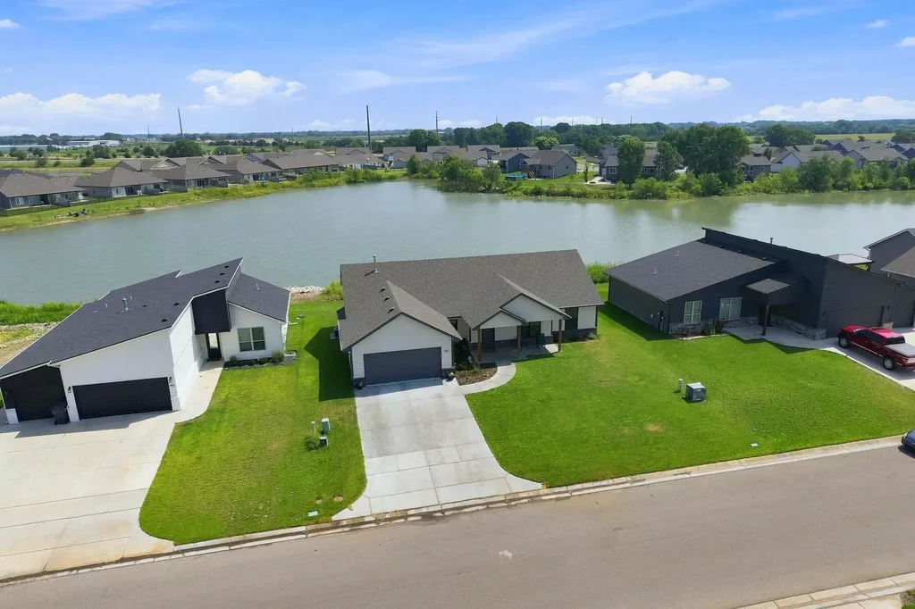 506 S Sweetwater Road Maize KS 67101