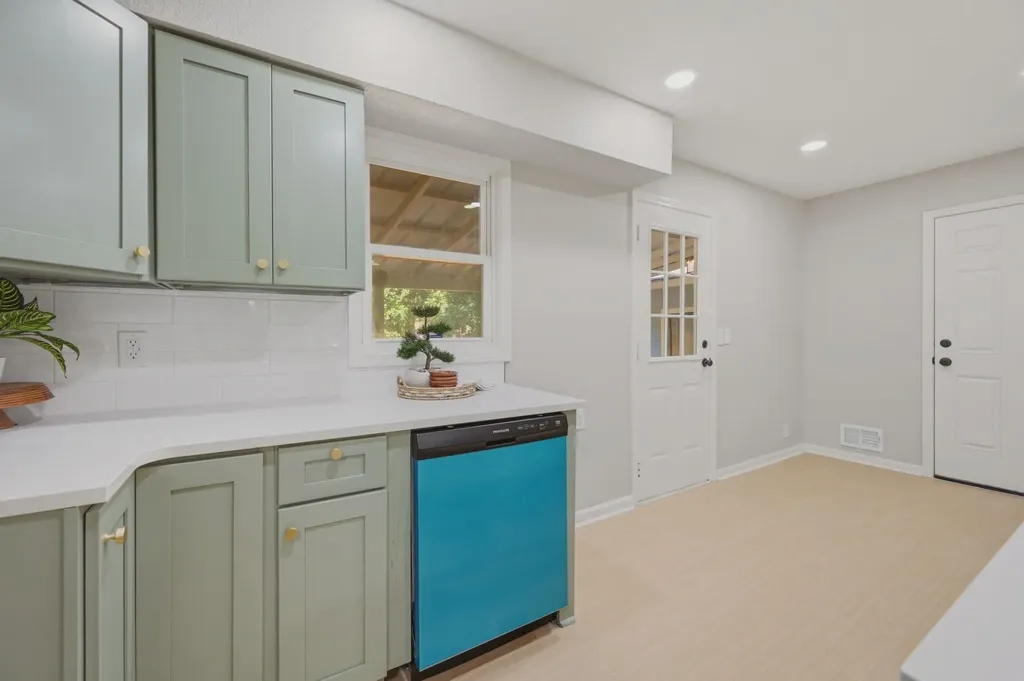 6639 N Kerman Drive Park City KS 67219