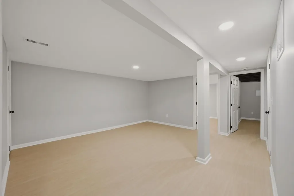 6639 N Kerman Drive Park City KS 67219