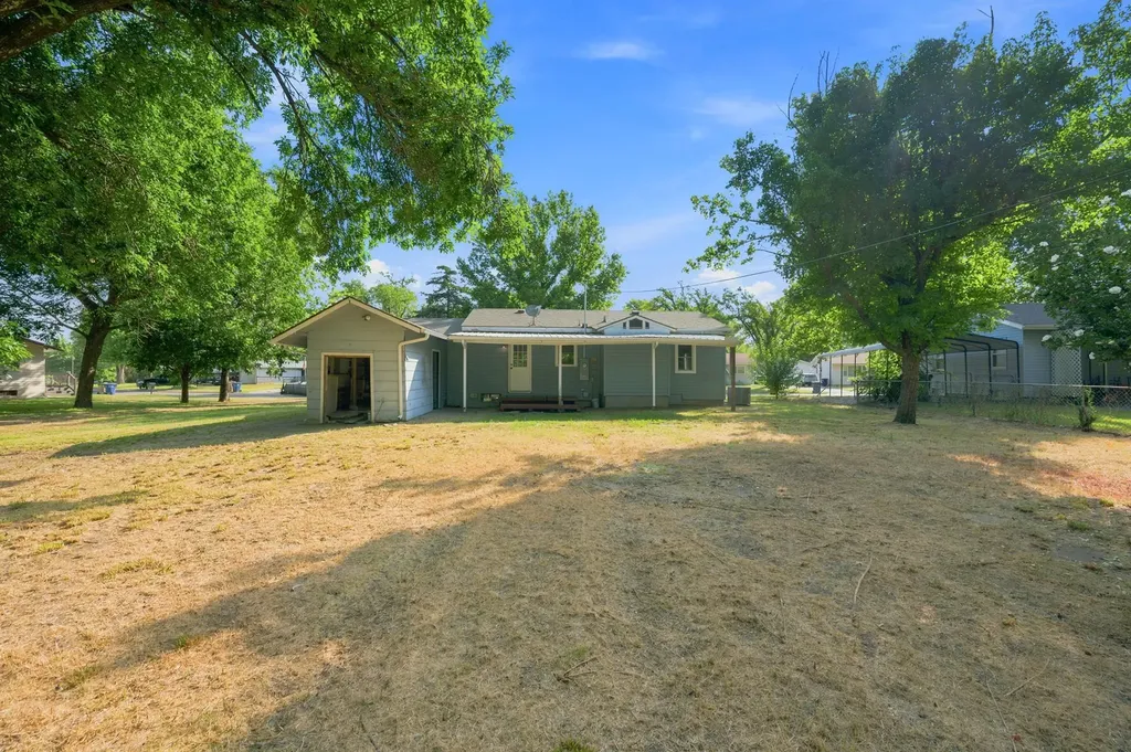 6639 N Kerman Drive Park City KS 67219