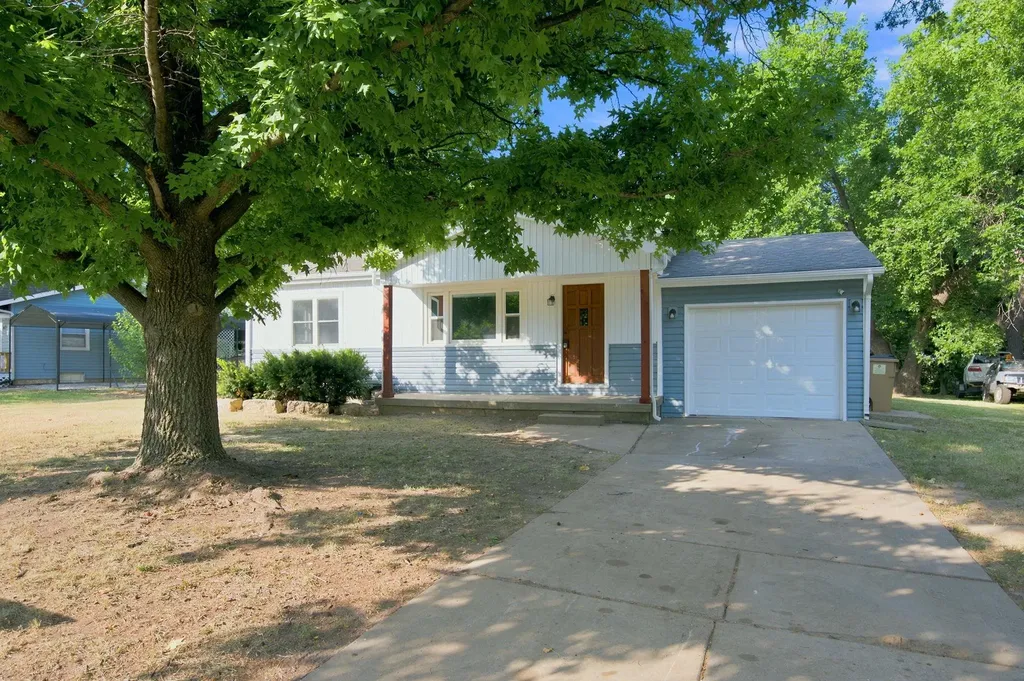6639 N Kerman Drive Park City KS 67219