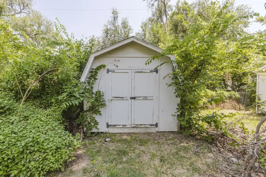 1120 Pineridge Street Wichita KS 67218