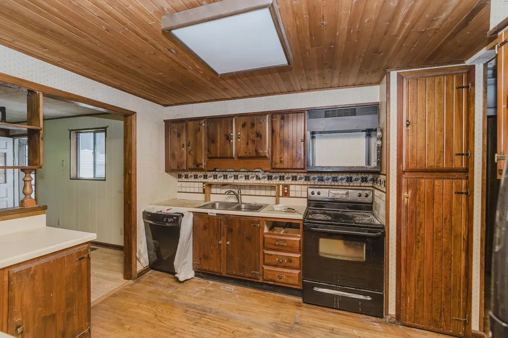 1120 Pineridge Street Wichita KS 67218