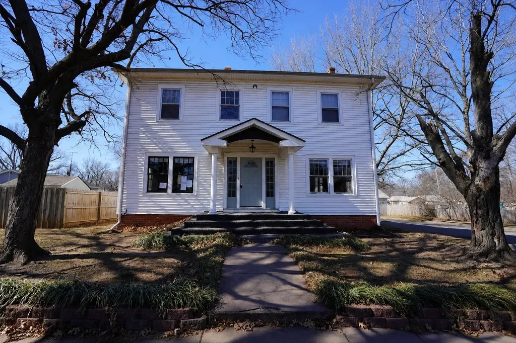 201 Park Winfield KS 67156