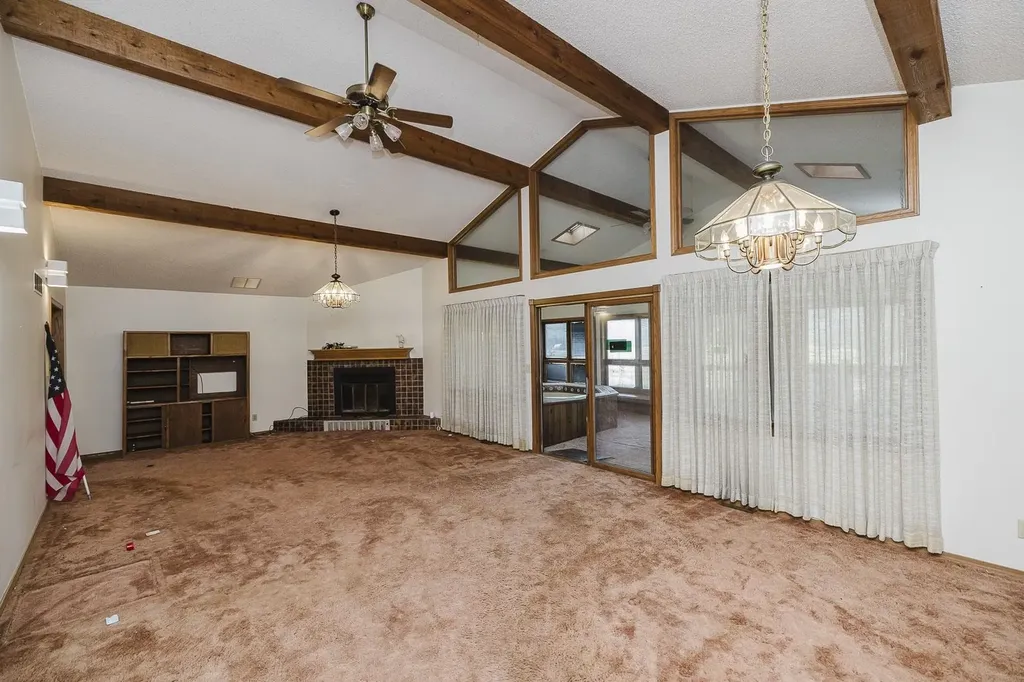 12 N Hawthorne Valley Center KS 67147