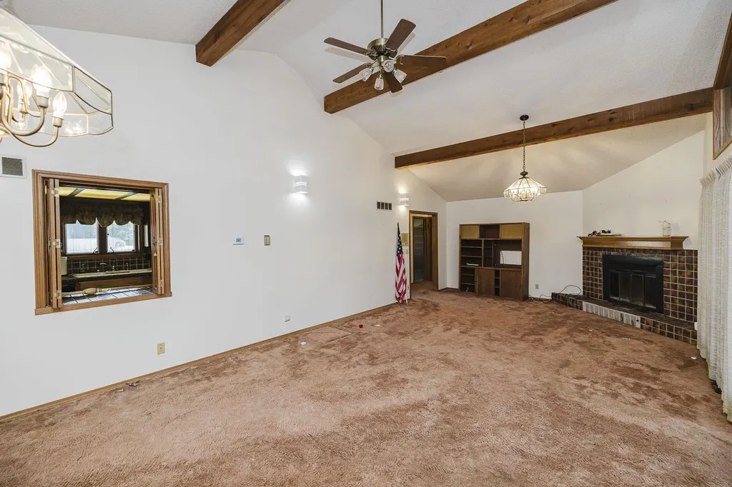 12 N Hawthorne Valley Center KS 67147