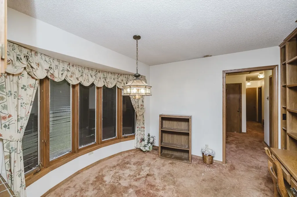 12 N Hawthorne Valley Center KS 67147