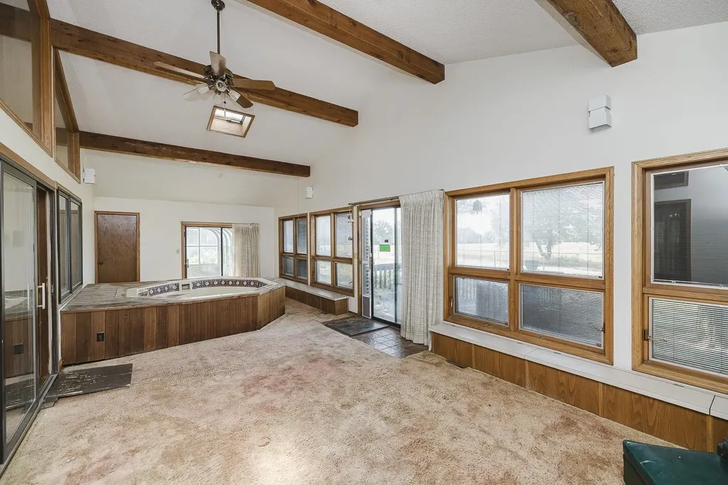 12 N Hawthorne Valley Center KS 67147