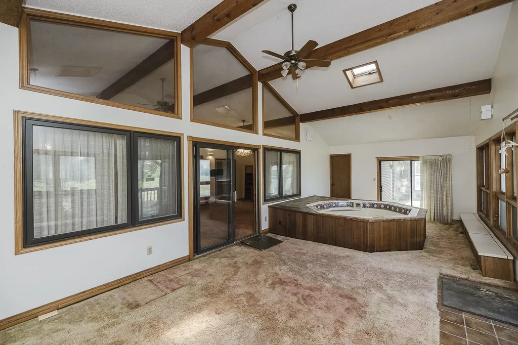 12 N Hawthorne Valley Center KS 67147