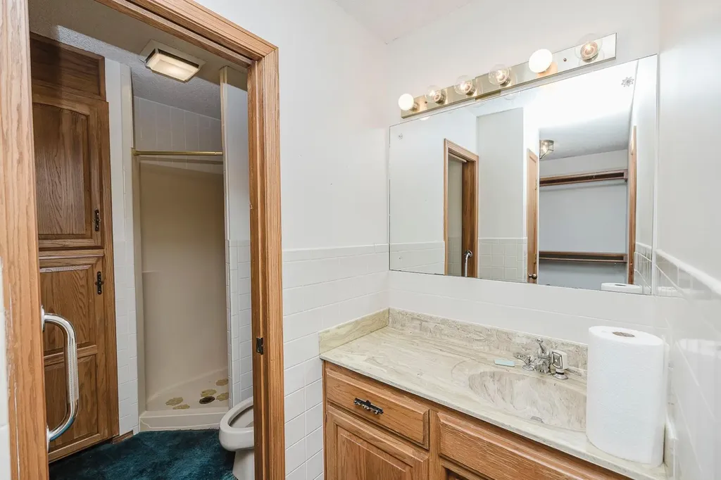 12 N Hawthorne Valley Center KS 67147