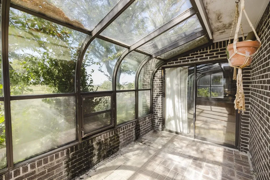 12 N Hawthorne Valley Center KS 67147
