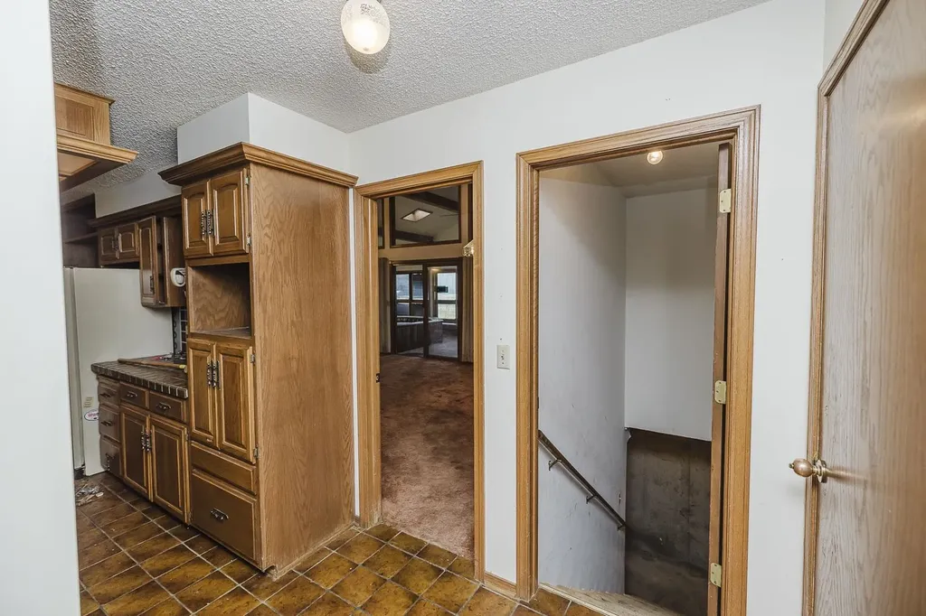 12 N Hawthorne Valley Center KS 67147