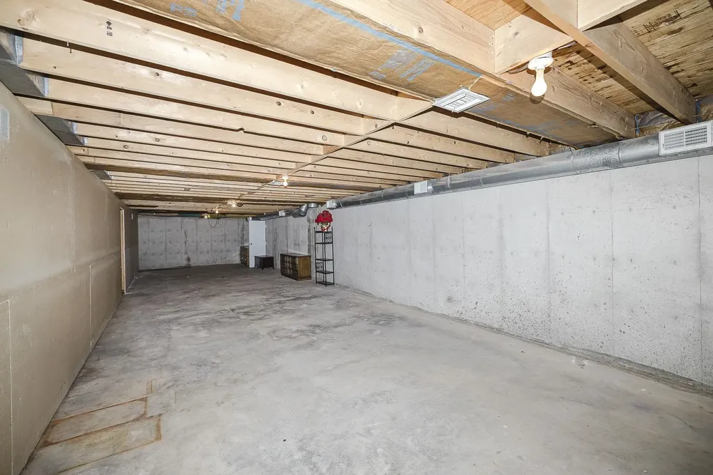 12 N Hawthorne Valley Center KS 67147