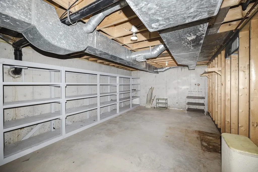 12 N Hawthorne Valley Center KS 67147