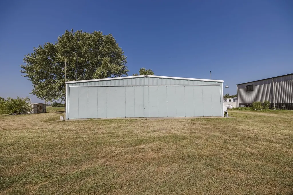 12 N Hawthorne Valley Center KS 67147