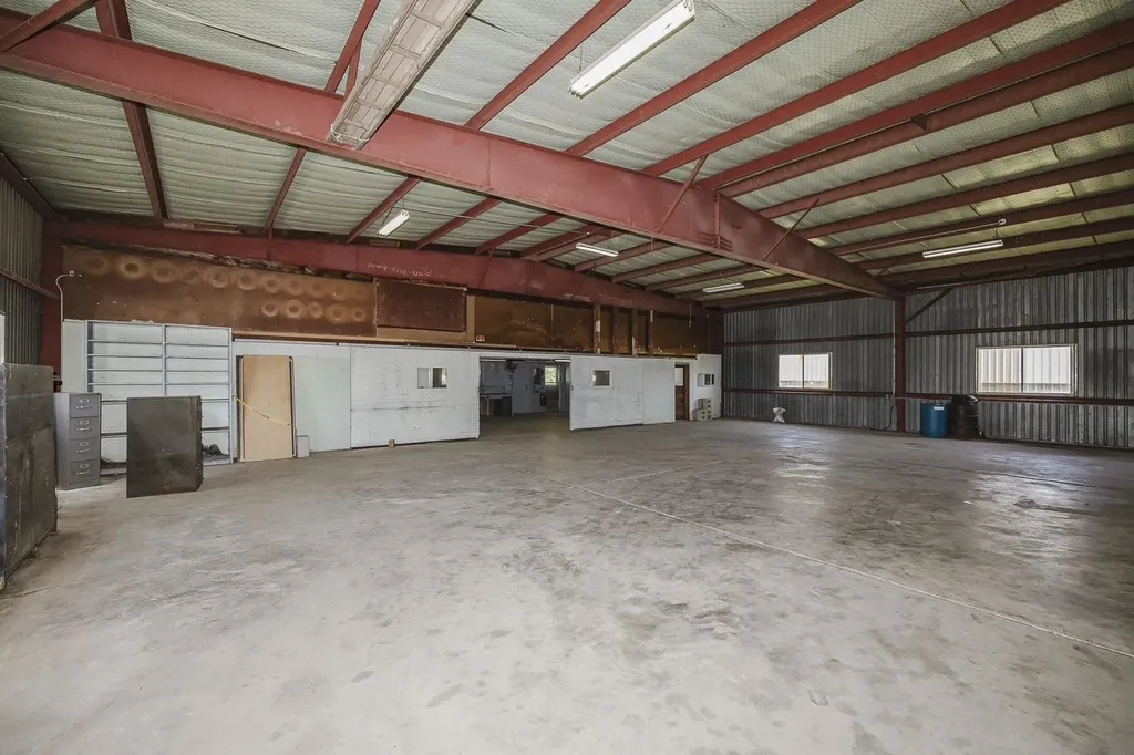 12 N Hawthorne Valley Center KS 67147