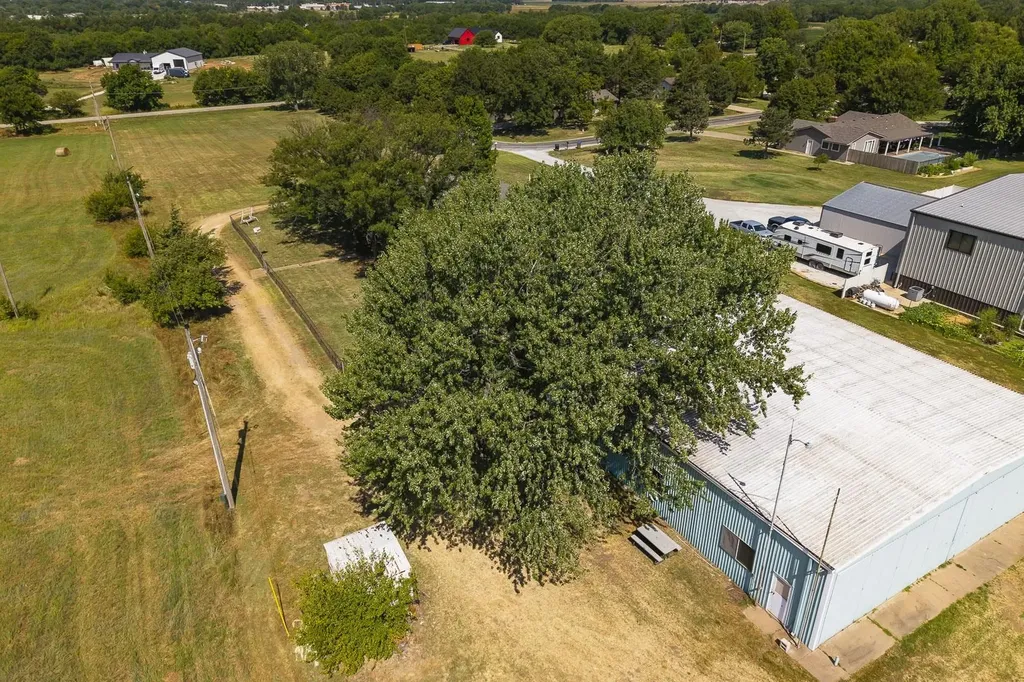 12 N Hawthorne Valley Center KS 67147