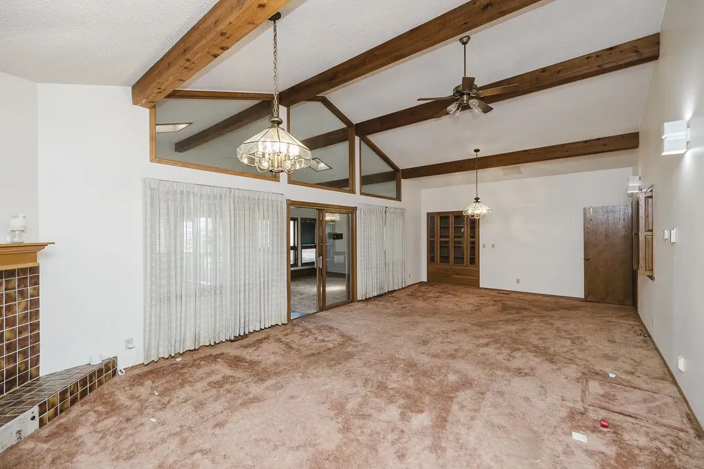 12 N Hawthorne Valley Center KS 67147
