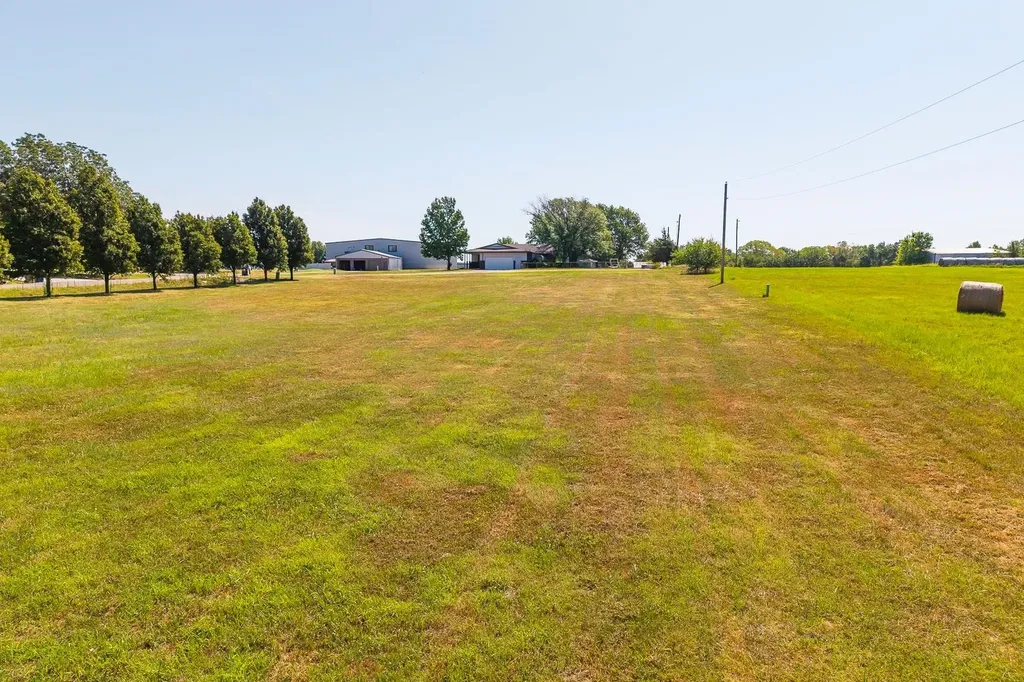 1.3+/- Acres At Hawthorne Valley Center KS 67147